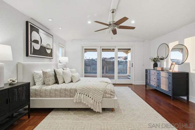 5448 Caminito Bayo, La Jolla CA: https://media.crmls.org/mediaz/c844425b-35a4-41e0-b384-4fbc202c8f17.jpg