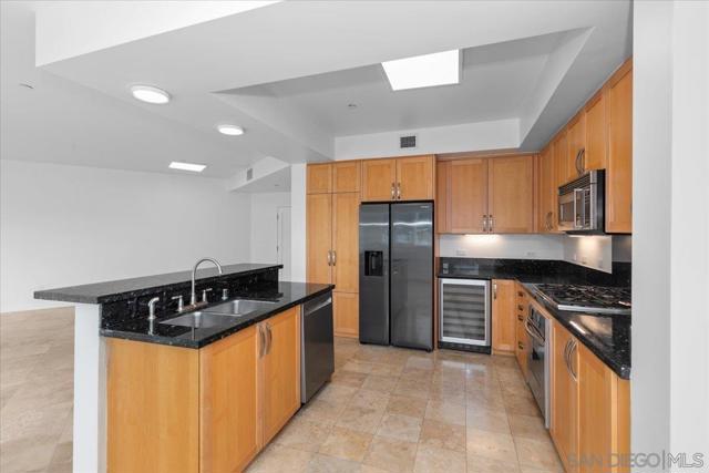 5490 La Jolla Blvd, La Jolla CA: https://media.crmls.org/mediaz/c844458a-0427-446c-bda2-1a9b202943f8.jpg