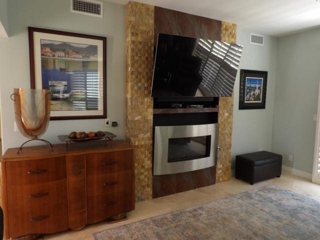 34451 Calle Las Palmas, Cathedral City CA: https://media.crmls.org/mediaz/c8448e61-1602-4bef-8e7c-e3a49c18554d.jpg