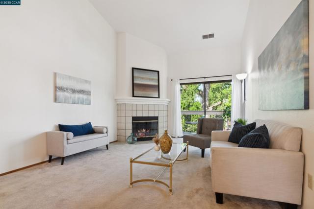 1731 S Villa Way, Walnut Creek CA: https://media.crmls.org/mediaz/c8457f8c-c6a1-456f-bb83-a45cbe09f357.jpg