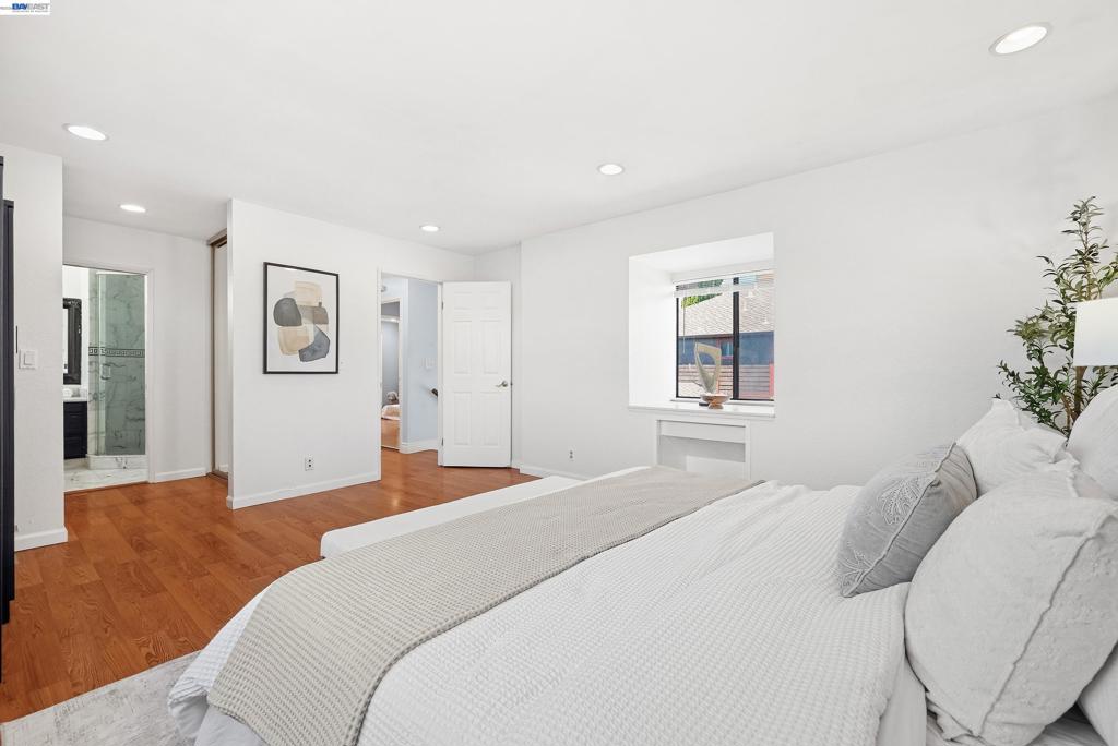 https://media.crmls.org/mediaz/c845f749-1485-4fdb-bbb1-62e6a9d4135a.jpg?preset=X-Large