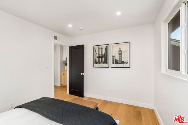 22357 Welby Way, Woodland Hills CA: https://media.crmls.org/mediaz/c84607fe-6a68-4d67-a6ab-c826bfec0071.jpg