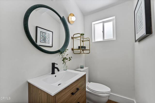 453 Frontenac Avenue, Los Angeles CA: https://media.crmls.org/mediaz/c8460f54-5ab5-405b-b1c7-b45c626a28fc.jpg