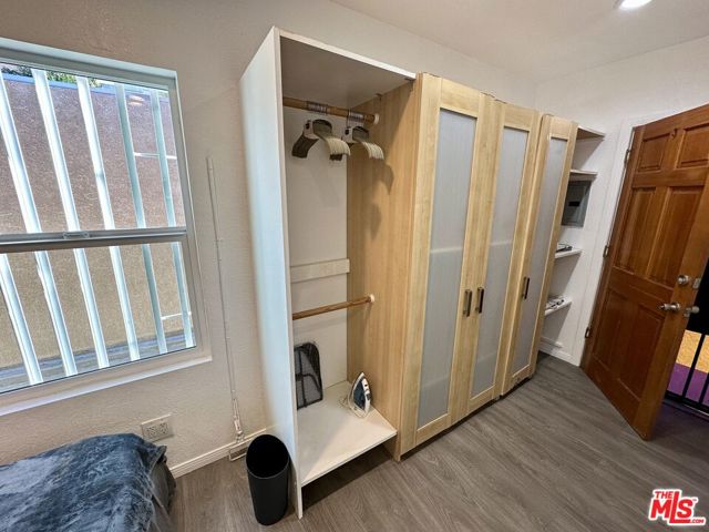 523 1/2 W 56th Street, Los Angeles CA: https://media.crmls.org/mediaz/c8461231-2dc9-41ae-87f5-b90ea5522420.jpg