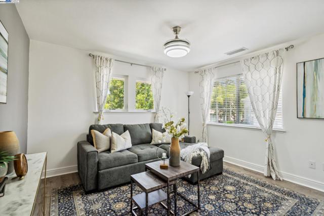 418 Golf Ct, Walnut Creek CA: https://media.crmls.org/mediaz/c84694f1-c635-4813-ae30-442625859290.jpg