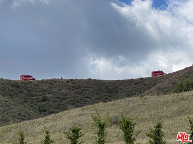 18648 Juniper Springs Drive, Canyon Country CA: https://media.crmls.org/mediaz/c846fa49-49f5-4d38-9bb5-7b9dbe7d84ae.jpg