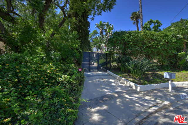 15474 Loom Place, Sherman Oaks CA: https://media.crmls.org/mediaz/c8474842-5a7b-4b5f-8f94-956e0ed8e29c.jpg