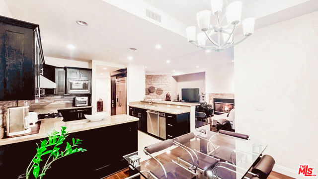 Image 11 of 25 For 4848 Wilshire Boulevard 102