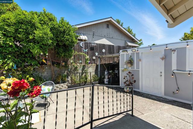 1201 Valle Vista Ave, Vallejo CA: https://media.crmls.org/mediaz/c8478257-09c2-4a56-b163-658ac5064884.jpg