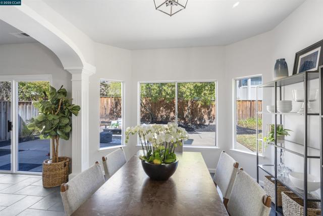 5 Stuart Place, Danville CA: https://media.crmls.org/mediaz/c8479c20-45de-4366-9122-bbdcf8923155.jpg