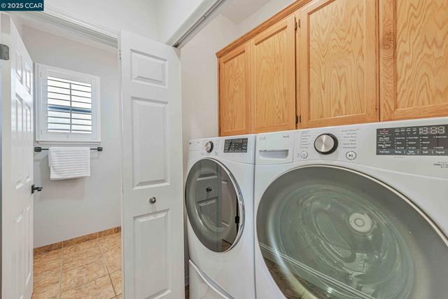 122 Claremont Crest Ct, San Ramon CA: https://media.crmls.org/mediaz/c847b048-3c8f-408e-87e7-275340353f3d.jpg