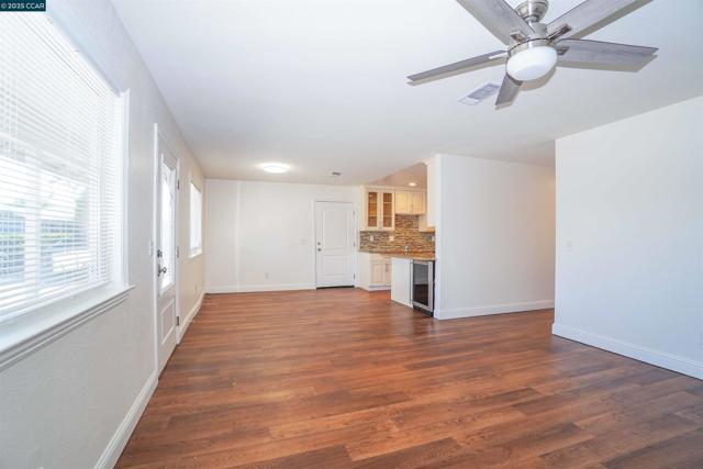 81 Pioneer Ct, Oakley CA: https://media.crmls.org/mediaz/c847f1fe-9402-407d-98c8-cdee9d45cab3.jpg