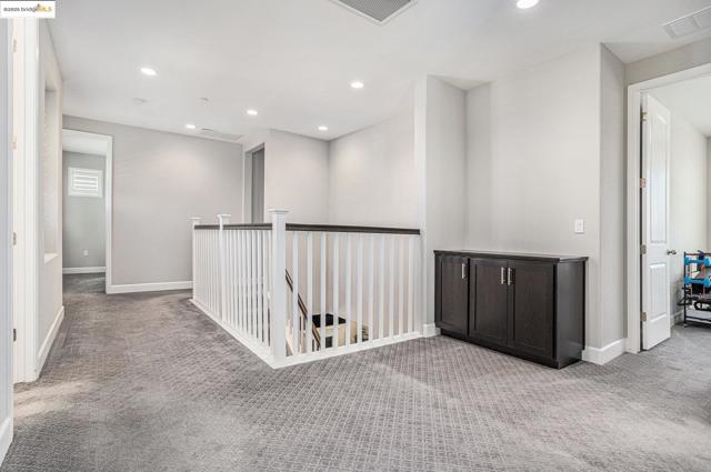 525 Stone Mountain Dr, Oakley CA: https://media.crmls.org/mediaz/c8482119-08f0-4b17-979a-f8471e73b0c0.jpg