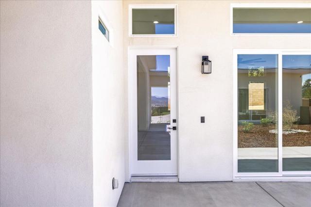 4195 Evergreen Lane, Banning CA: https://media.crmls.org/mediaz/c8486472-ab5e-4d4b-a5ae-96f1fd9fbaf3.jpg
