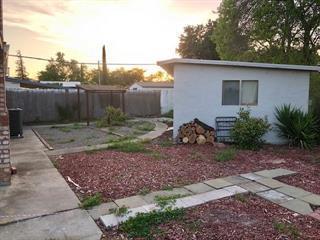 493 E 6th Street, Gilroy CA: https://media.crmls.org/mediaz/c8487905-b2cb-461b-aeb6-f4124caaa167.jpg