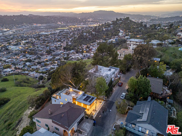 812 W Avenue 37, Los Angeles CA: https://media.crmls.org/mediaz/c848a5df-7262-407d-b385-9de3aa3ae894.jpg