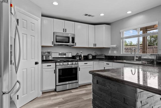 Detail Gallery Image 13 of 49 For 1482 Ridgeline Ct, San Diego,  CA 92154 - 5 Beds | 3 Baths