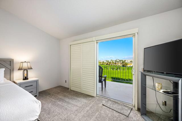 320 Vista Royale Drive, Palm Desert CA: https://media.crmls.org/mediaz/c8490493-8a91-4524-8652-9520ee9b22d8.jpg