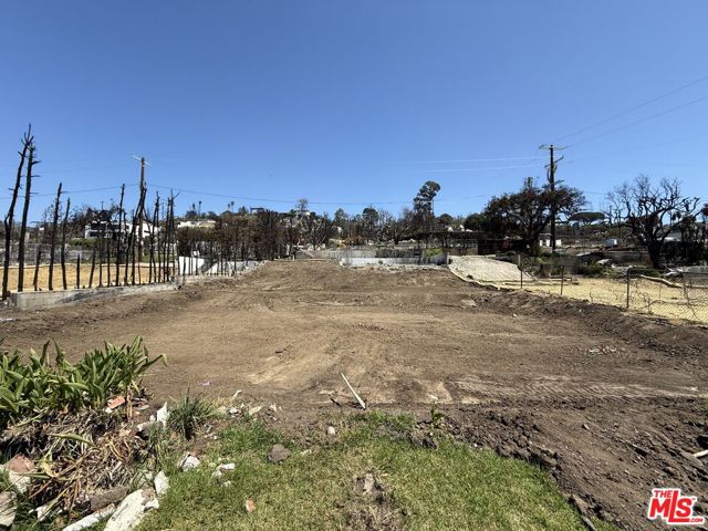 14815 Bestor Boulevard, Pacific Palisades CA: https://media.crmls.org/mediaz/c8497cd3-271a-40fc-9b5c-a994740f9258.jpg