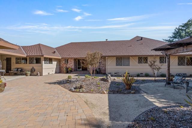 35 Rays Circle, Hollister CA: https://media.crmls.org/mediaz/c849fac1-0d46-4f2b-a874-7f2883119e7c.jpg