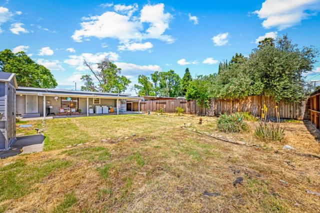 312 Oakshire Avenue, Modesto CA: https://media.crmls.org/mediaz/c84a6cbf-8b64-4c31-820b-b888a9319d8b.jpg