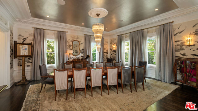 601 S Windsor Boulevard, Los Angeles CA: https://media.crmls.org/mediaz/c84ab51c-5c02-431f-88e1-330177af9663.jpg