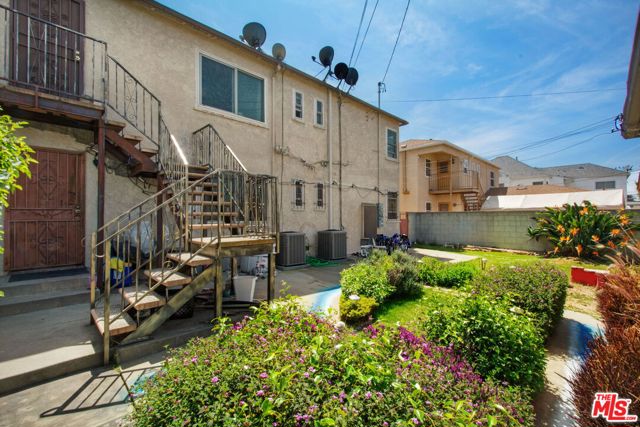 2901 W 85th Street, Inglewood CA: https://media.crmls.org/mediaz/c84ab817-dc1e-459c-9f03-cb2f2bc152c3.jpg