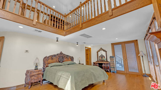 1242 Angelo Drive photo 21