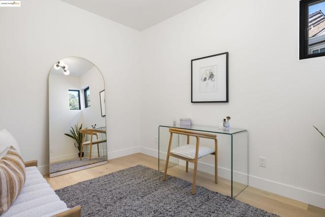 7270 Woodrow Dr, Oakland CA: https://media.crmls.org/mediaz/c84b030a-9fc3-459f-a3a2-d3ef184c38e6.jpg