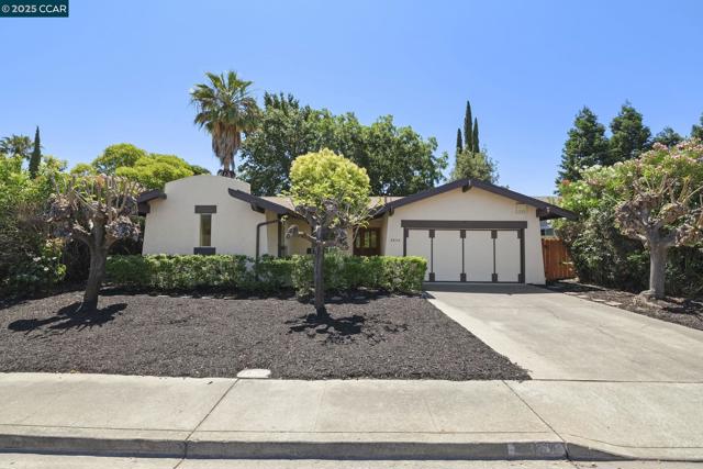2054 Newton Way, Concord CA: https://media.crmls.org/mediaz/c84b5ebc-9ba1-4c9e-8171-49fec0cd63fe.jpg