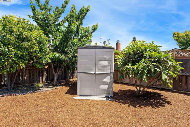 14272 Santiago Rd, San Leandro CA: https://media.crmls.org/mediaz/c84b61cb-9805-49aa-bd34-18f18671d582.jpg