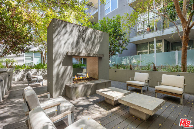 4080 Glencoe Avenue, Marina del Rey CA: https://media.crmls.org/mediaz/c84bae6d-17ff-486e-b2a0-e985f5112869.jpg