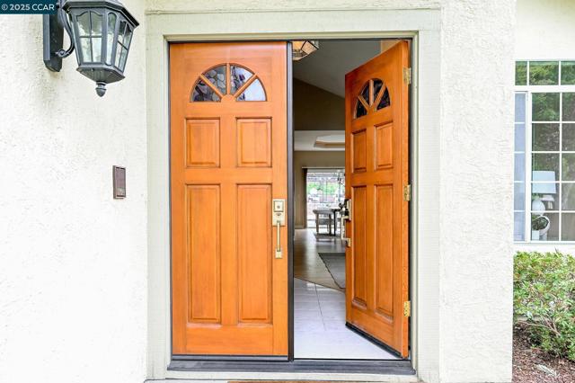 2120 Goldenrod Lane, San Ramon CA: https://media.crmls.org/mediaz/c84be35f-541f-4490-b45e-64d741c0988b.jpg