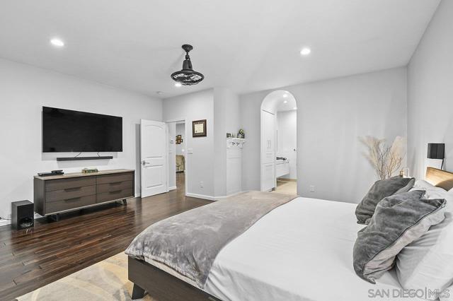 8931 Sunwood Dr, Santee CA: https://media.crmls.org/mediaz/c84bfe83-3554-44ec-8fba-4b09b6d1d799.jpg