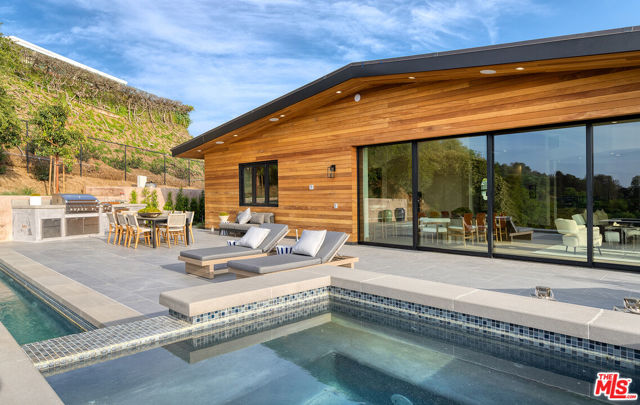 9153 Janice Place, Beverly Hills CA: https://media.crmls.org/mediaz/c84cb6c1-5eb9-4b1d-8d46-d1a8451fa9fe.jpg