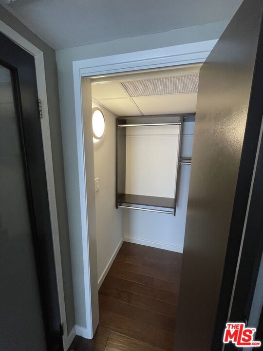 1453 3rd Street Promenade, Santa Monica CA: https://media.crmls.org/mediaz/c84cec2b-8581-46a9-9edf-8353061c1185.jpg