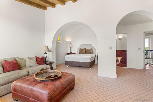 6692 La Jolla Scenic Dr S, La Jolla CA: https://media.crmls.org/mediaz/c84cec4e-5e73-40b9-9be1-99f087235284.jpg