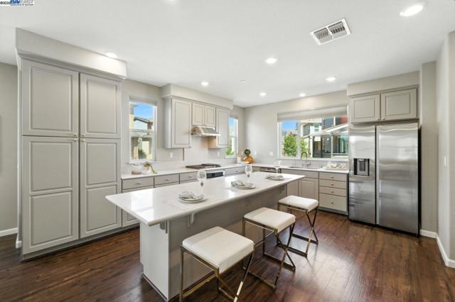 418 Desert Holly St, Milpitas CA: https://media.crmls.org/mediaz/c84d2e72-ceb9-4348-b009-19aedea64321.jpg