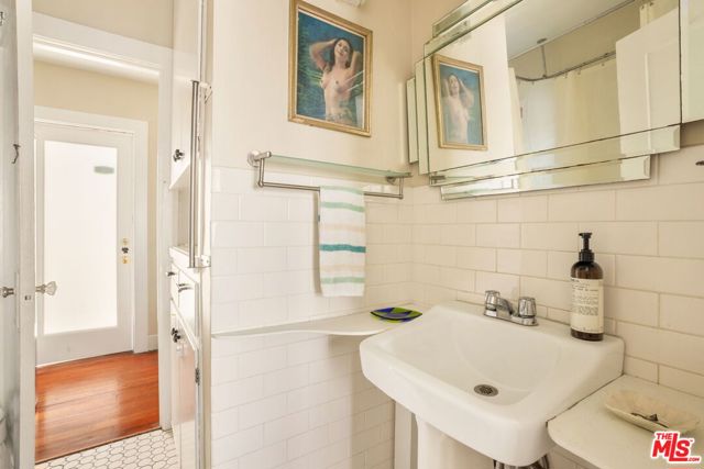 1315 Cabrillo Avenue, Venice CA: https://media.crmls.org/mediaz/c84d3c79-5e6a-4f93-95b0-10932f1b1a4e.jpg