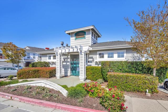 585 Shoal Circle,  CA: https://media.crmls.org/mediaz/c84d923e-90c6-4f01-9e63-de3ee3814567.jpg