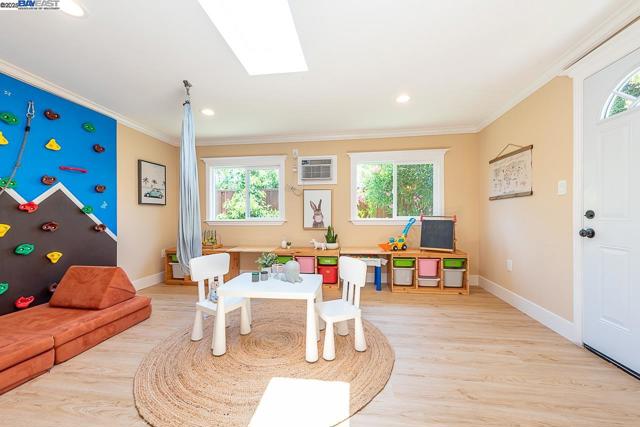 33036 Soquel St, Union City CA: https://media.crmls.org/mediaz/c84e10e6-24ca-46c4-9b81-737184f8ea35.jpg