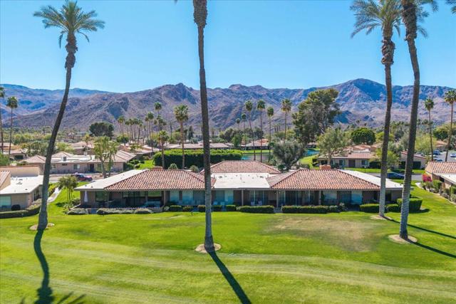 43 Sunrise Drive, Rancho Mirage CA: https://media.crmls.org/mediaz/c84e261d-0f9a-4894-937e-8c3b3dfffad8.jpg