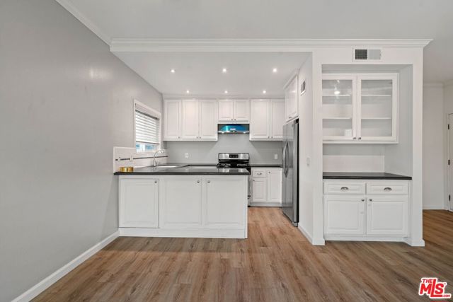 11938 Courtleigh Drive, Los Angeles CA: https://media.crmls.org/mediaz/c84e53fa-0359-47e3-888a-06da7bdfe536.jpg