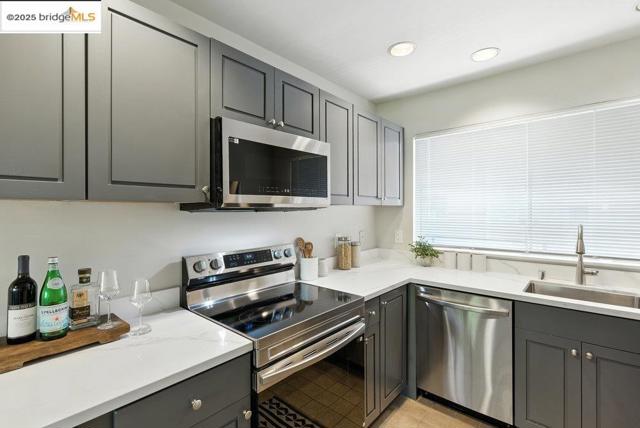 2601 College Ave, Berkeley CA: https://media.crmls.org/mediaz/c84e7407-bb61-42df-bb48-9a22a0c9628c.jpg