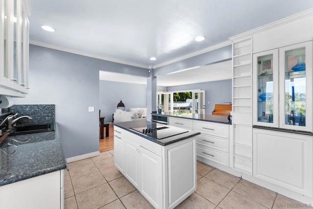 2360 Torrey Pines Rd, La Jolla CA: https://media.crmls.org/mediaz/c84e750f-c4f9-4058-bdd3-3c042af0f736.jpg