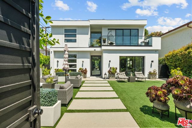 4338 Agnes Avenue, Studio City CA: https://media.crmls.org/mediaz/c84ee0ee-bb05-48c3-9cda-05344f5a53dd.jpg