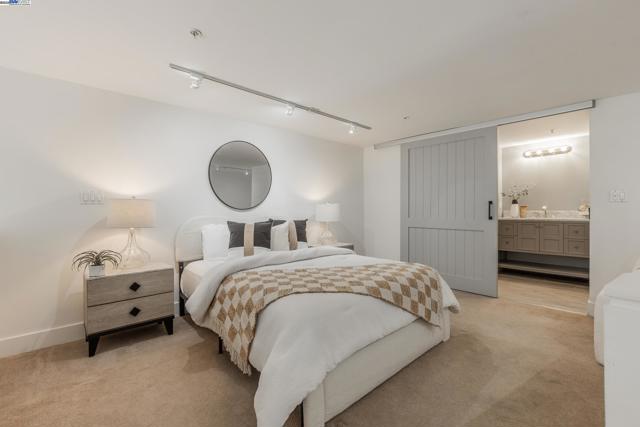 999 16Th St, San Francisco CA: https://media.crmls.org/mediaz/c84f3d55-d1f6-4857-94cf-ab8539864221.jpg