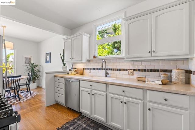 1420 Catherine Dr, Berkeley CA: https://media.crmls.org/mediaz/c84fe057-50b8-43ae-b279-8c51d11bbc63.jpg