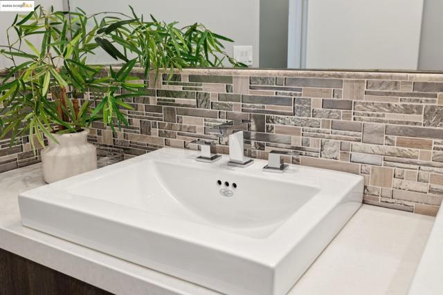 25 Diablo Dr, Oakland CA: https://media.crmls.org/mediaz/c8509b96-cfa7-4562-9d05-c5992fea2237.jpg