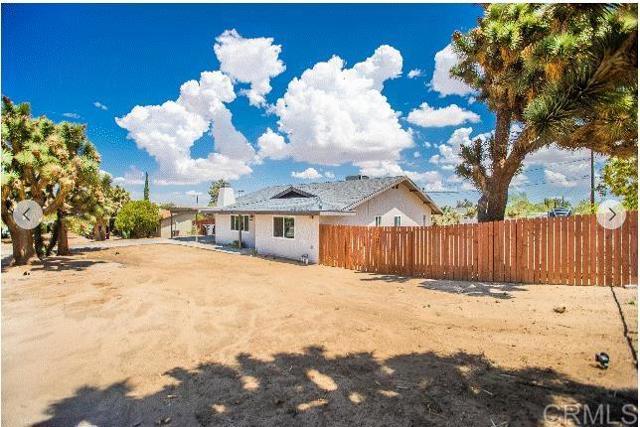 Detail Gallery Image 3 of 22 For 7597 Condalia Ave, Yucca Valley,  CA 92284 - 3 Beds | 3 Baths